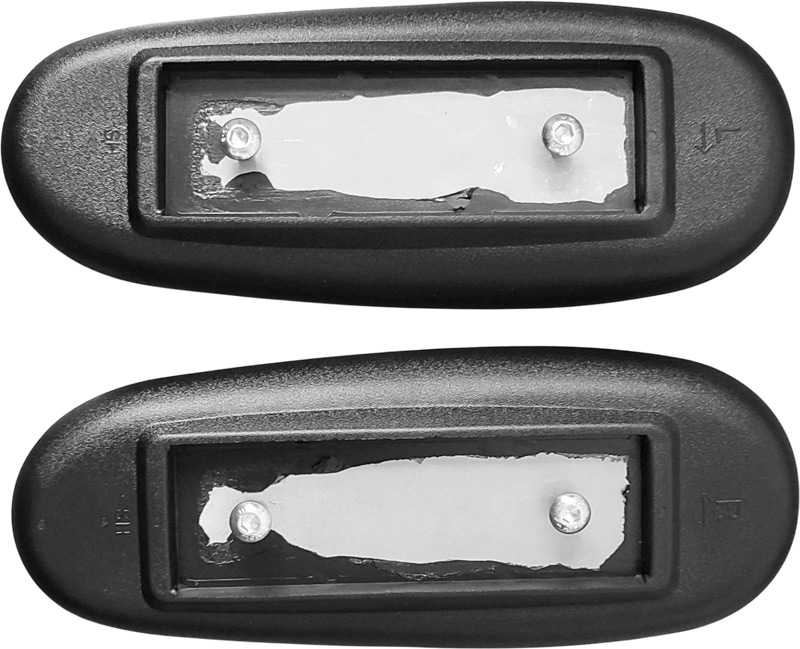 Dessous des accoudoirs de la chaise