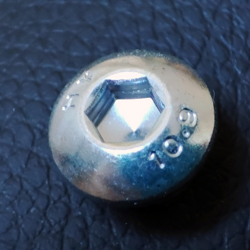 Vis de 5 sous l'assise