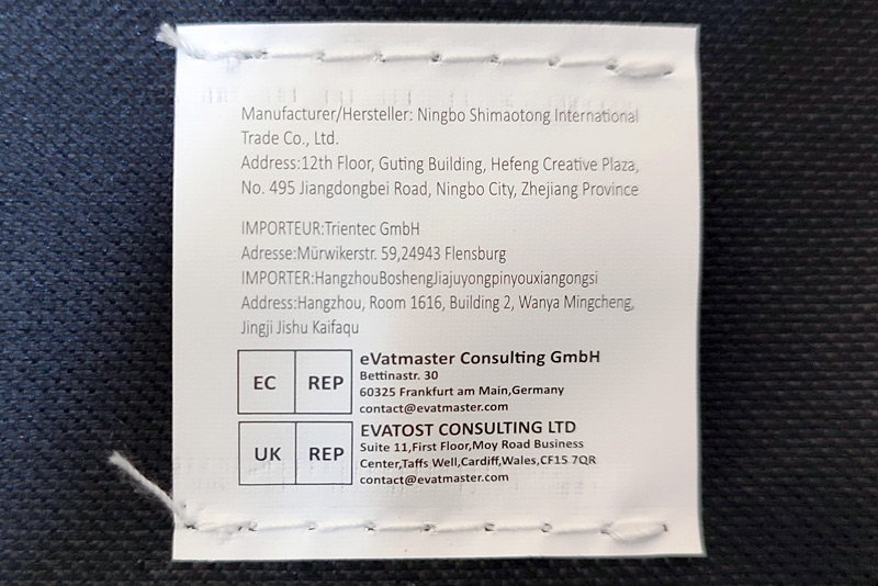 Étiquette sous l'assise de la chaise