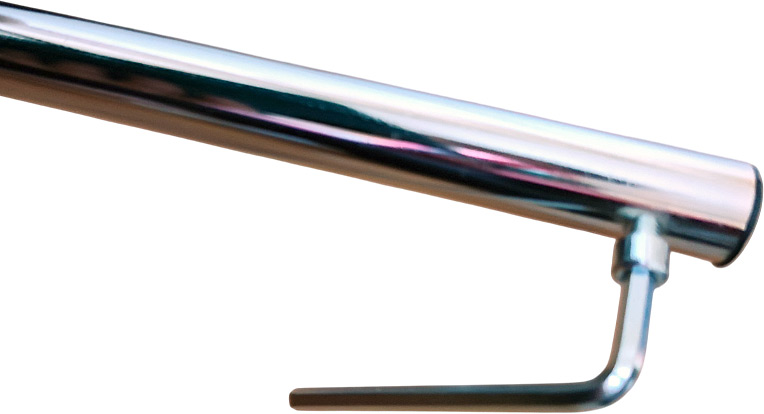 Dévissage vis extrémité repose-pied