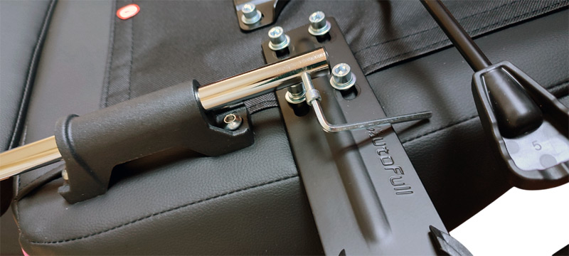 Revissage du repose-pied