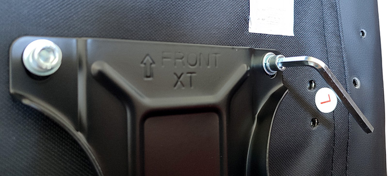 Vissage du socle à levier