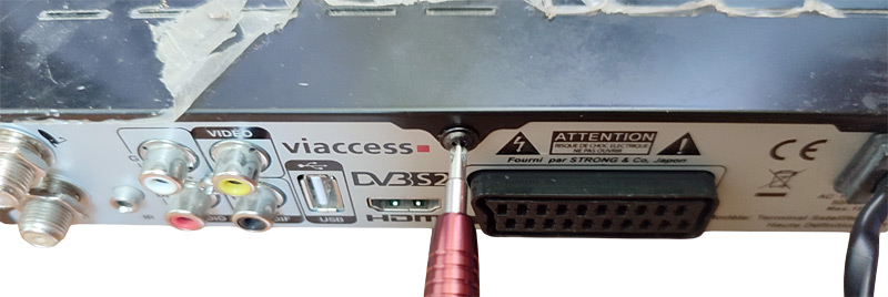 Dévissage du capot du décodeur