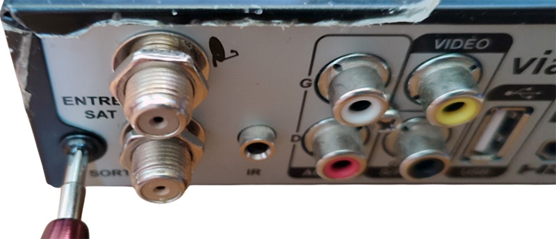 Dévissage du capot du décodeur