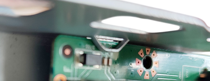 Insertion de la carte dans son petit rail