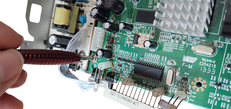 Vissage/dévissage de la carte