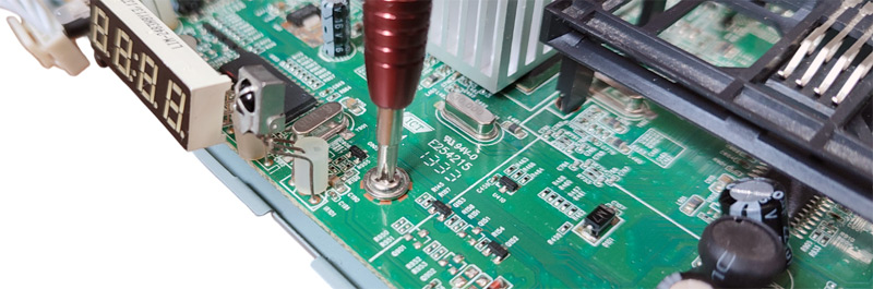 Vissage/dévissage de la carte