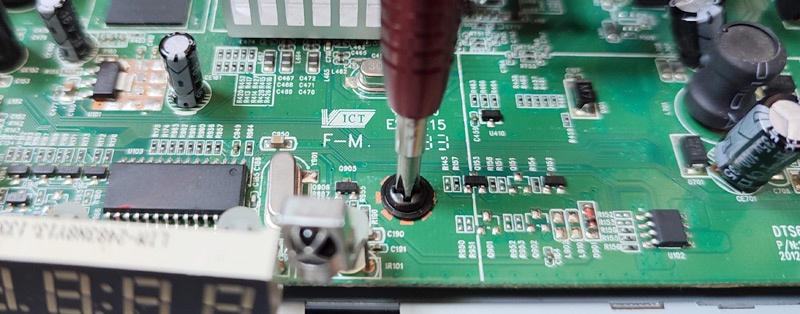 Vissage/dévissage de la carte