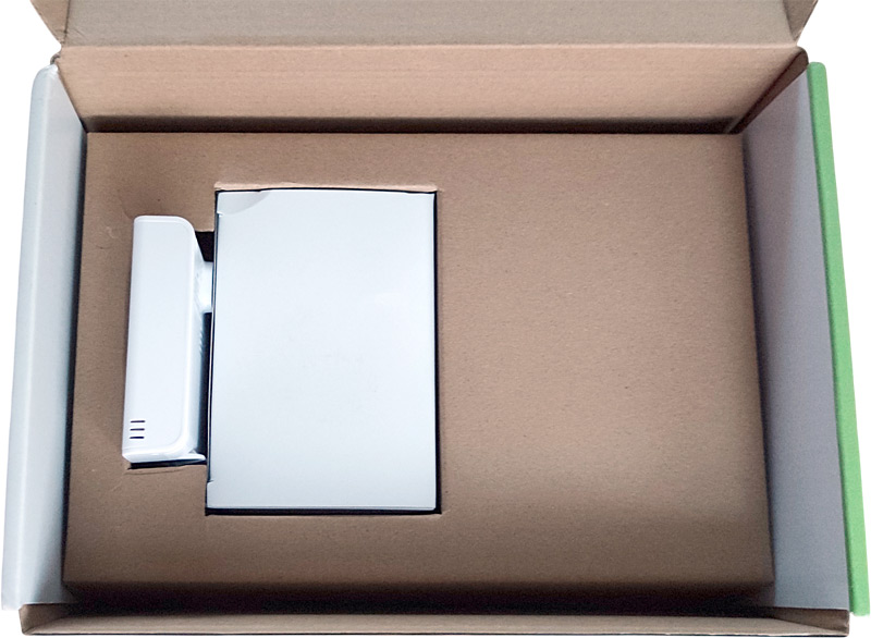 Ouverture de la boîte de la station météo - capteur et alimentation