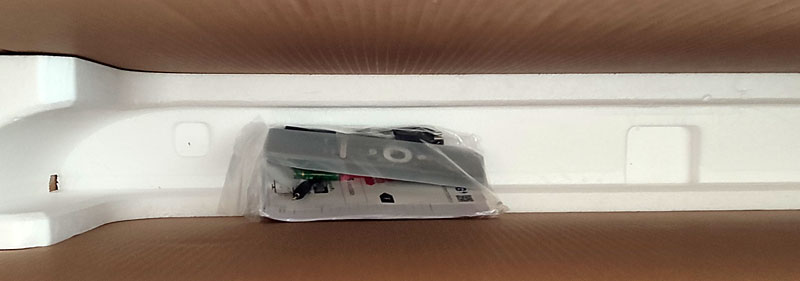 Fond de la boîte avec le sachet contenant les accessoires