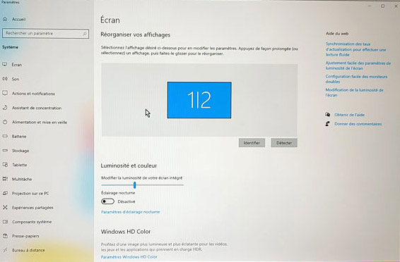 Laptop branche sur le port HDMI de la télé
