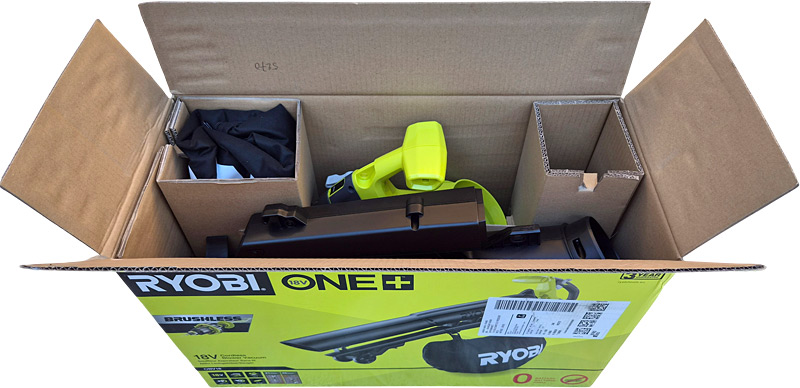 Ouverture de la boîte du souffleur aspiro-broyeur Ryobi OBV18
