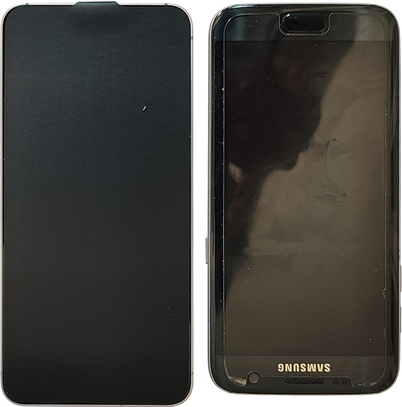 Samsung Galaxy S25 à côté du Galaxy S7