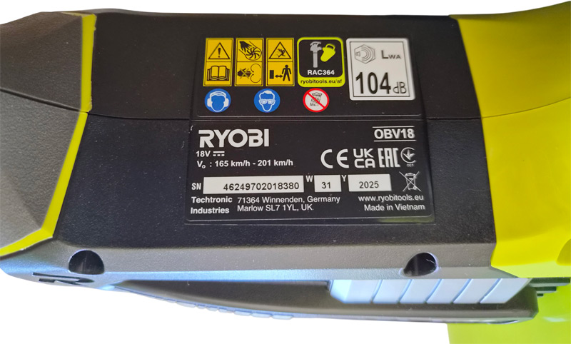 Étiquette sous le moteur